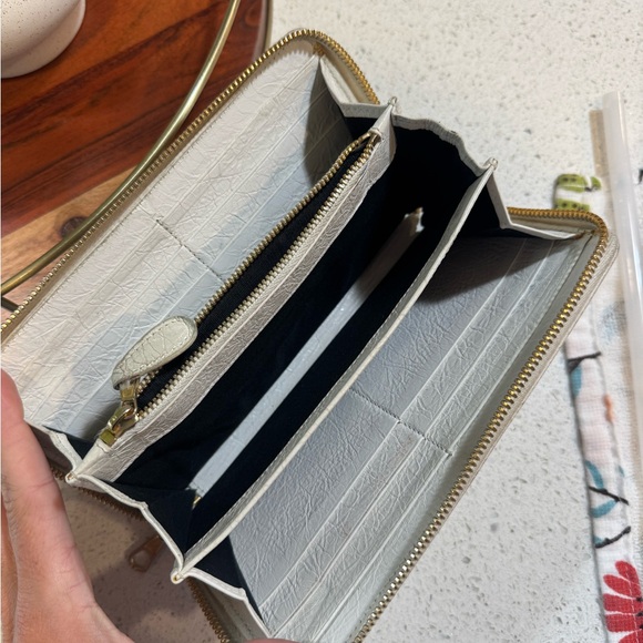 Balenciaga Authentic Zippy Wallet - Picture 8 of 8